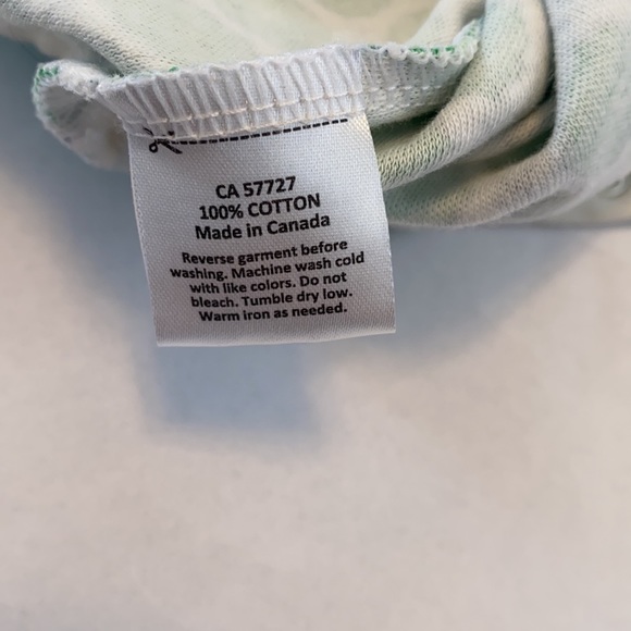 Made in Canada onesie - Picture 5 of 5